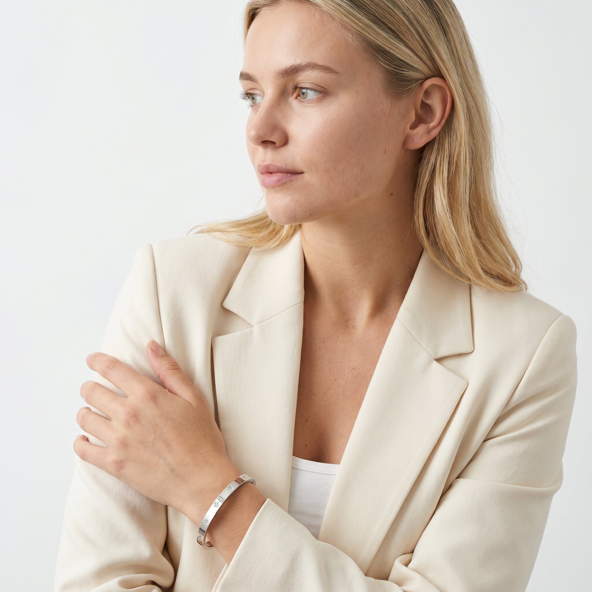 ELARA Bangle
