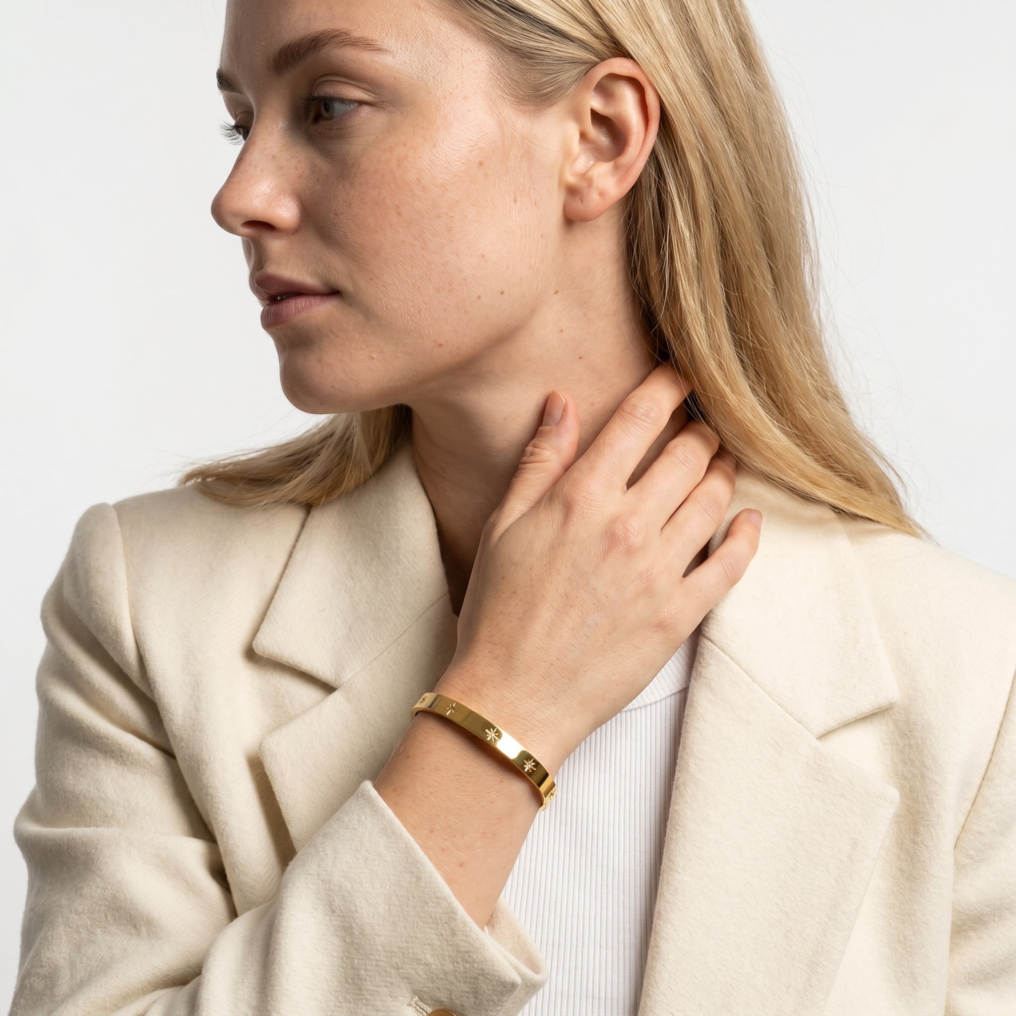 ELARA Bangle